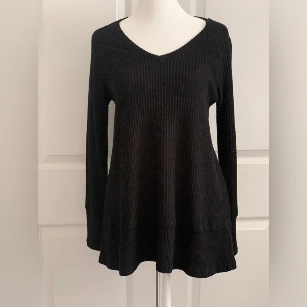 JOAN VASS Black V-Neck Waffle-Knit Long-Sleeve Sweater
